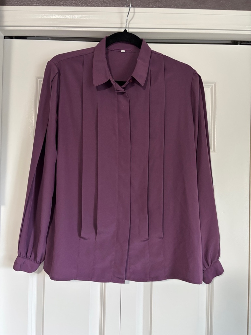 Vintage Women's Long-Sleeve Textured Pleated Button-Front Top - Plum
